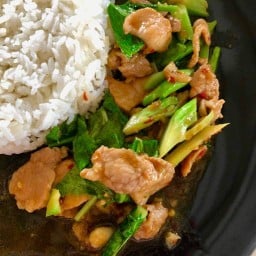 ครัวพุงพลุ้ย กวยจั๊บน้ำข้น ตามสั่ง