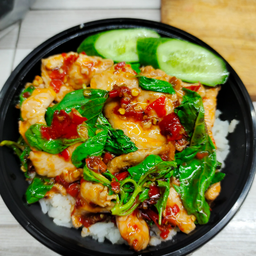 กะเพราหมูชิ้น ราดข้าว