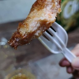 ทอดมันกุ้งคือกุ้งล้วนจริงๆค่ะปกติเจอแต่แป้งหรือไม่ก็ผสมหมูเด้ง แต่ร้านนี้แนะนำค่