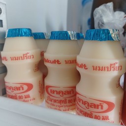 นมเปรี้ยวยาคูลท์
