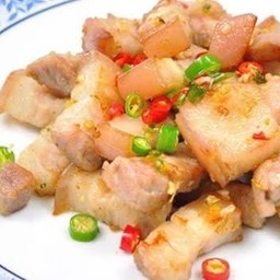 สามชั้นพริกเกลือราดข้าว