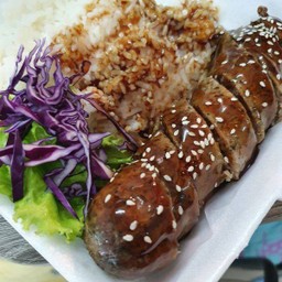 ข้าวไส้กรอกหมูโฮมเมดราดซอสเทอริยากิ