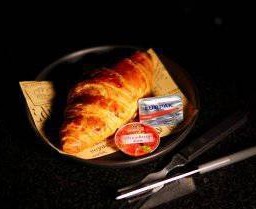 PLAIN CROISSANT