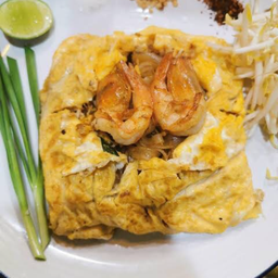 ผัดไทยทะเลห่อไข่