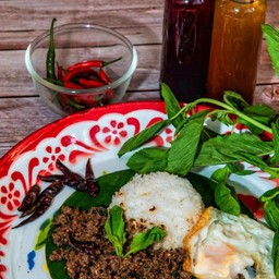 ข้าวกระเพราเนื้อโคขุนสับรสเด็ด