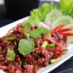 ก้อยเนื้อสด