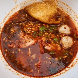 ก๋วยเตี๋ยวเย็นตาโฟต้มยำหมูแดง