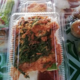 ข้าวไข่เจียวชะอมนำ้พริก
