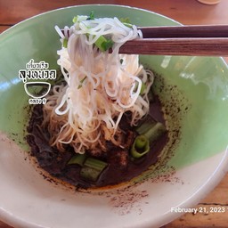 เส้นหมี่หมู