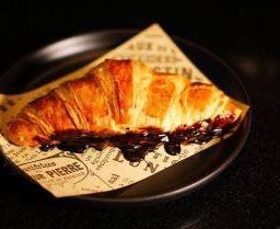 CHOCOLATE CROISSANT