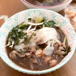 ก๋วยเตี๋ยวลุงนวย อาคารวิทยกิตติ์
