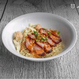 บะหมี่เกี๊ยวกุ้ง หมูแดง+หมูกรอบ