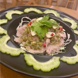 หมูมะนาว (Spicy Pork with Lime Salad).