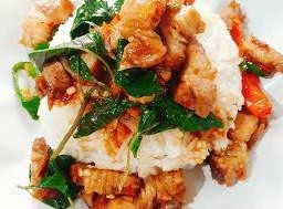 ข้าวผัดกระเพรา