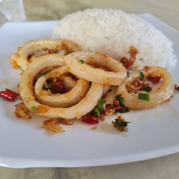 ข้าวหมึกคั่วพริกเกลือ
