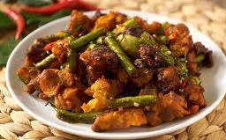 ผัดพริกแกงหมูหรือไก่