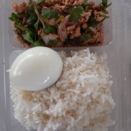 ข้าวลาบแซ่บพร้อมไข่ต้ม