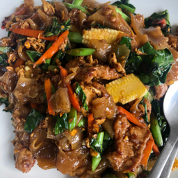 ผัดซีอิ๋วหมู