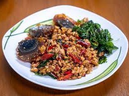 ใข่เยี่ยวม้ากระเพรากรอบ