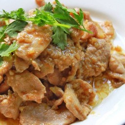 หมูกระเทียม(กับข้าว)(Garlic Pork).