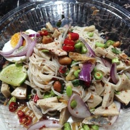 ยำขนมจีนเศรษฐีโคตรเครื่อง