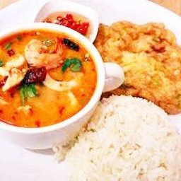 ข้าวไข่เจียว+ต้มยำรวมมิตรน้ำข้น
