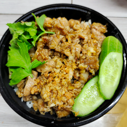 หมูกระเทียม ราดข้าว