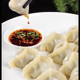 เกี๊ยว 饺子 (ต้มน้ำ)