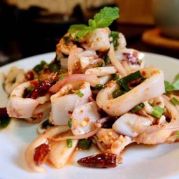 ลาบปลาหมึก (Larb Squid).