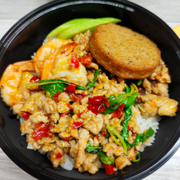 กะเพราหมูสับ + กุ้ง ราดข้าว