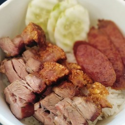 ข้าวหมูกรอบรมควัน