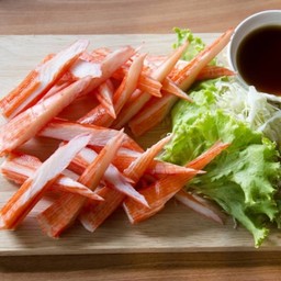 ปูอัดซาซิมิ (Crab sticks sashimi).