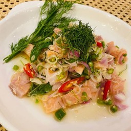 ยำแซลมอน (Yum Salmon).