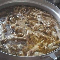 เกาเหลาขาไก่เป็นแกงไม่มีเส้นขนมจีน