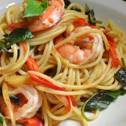 สปาเกตตี้ผัดฉ่าทะเล (Stir Fried spaghetti with seafood)