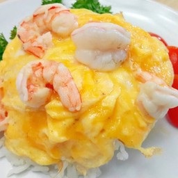 ข้าวไข่ข้นกุ้ง (Creamy Omelet with Shrimp).