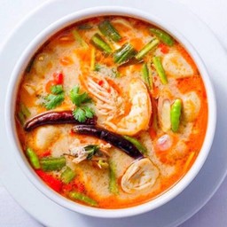 ต้มยำทะเลน้ำข้น (Tom-Yum ). 