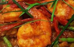 ผัดพริกแกงกุ้งหรือปลาหมึก