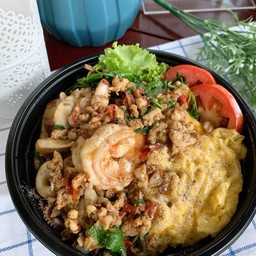 ข้าวกระเพรารวม นรกเดือด ไข่ข้น