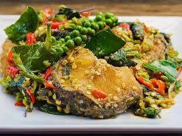 ผัดเผ็ดปลาช่อนทอดกรอบ