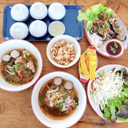 ร้านเตี๋ยวกะเพราแอร์พอทลำปาง