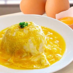ข้าวไข่ข้น ( Creamy Omelet on Rice ). 