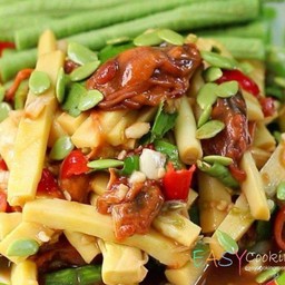 ตําหน่อไม้