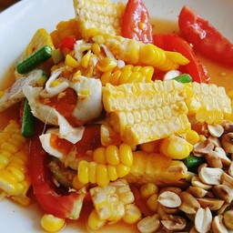 ยำข้าวโพดไข่เค็ม