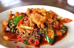 ผัดเผ็ดหมูหรือไก่