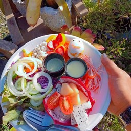 สลัดปูอัดไข่ต้ม