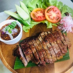 หมูสะอื้นจิ้มแจ่ว (Grilled Pork with Jaew Sauce).