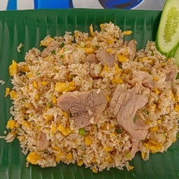 ข้าวผัดหมูกระเทียม