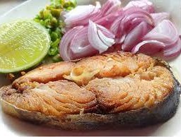 ยำปลาอินทรีย์เค็มทอด