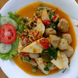 ผัดฉ่าลูกชิ้นปลากราย